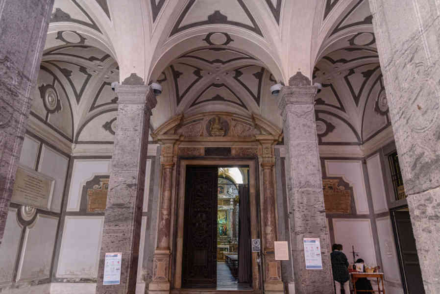 107 - Italia - Nápoles - complejo conventual de San Gregorio Armeno.jpg